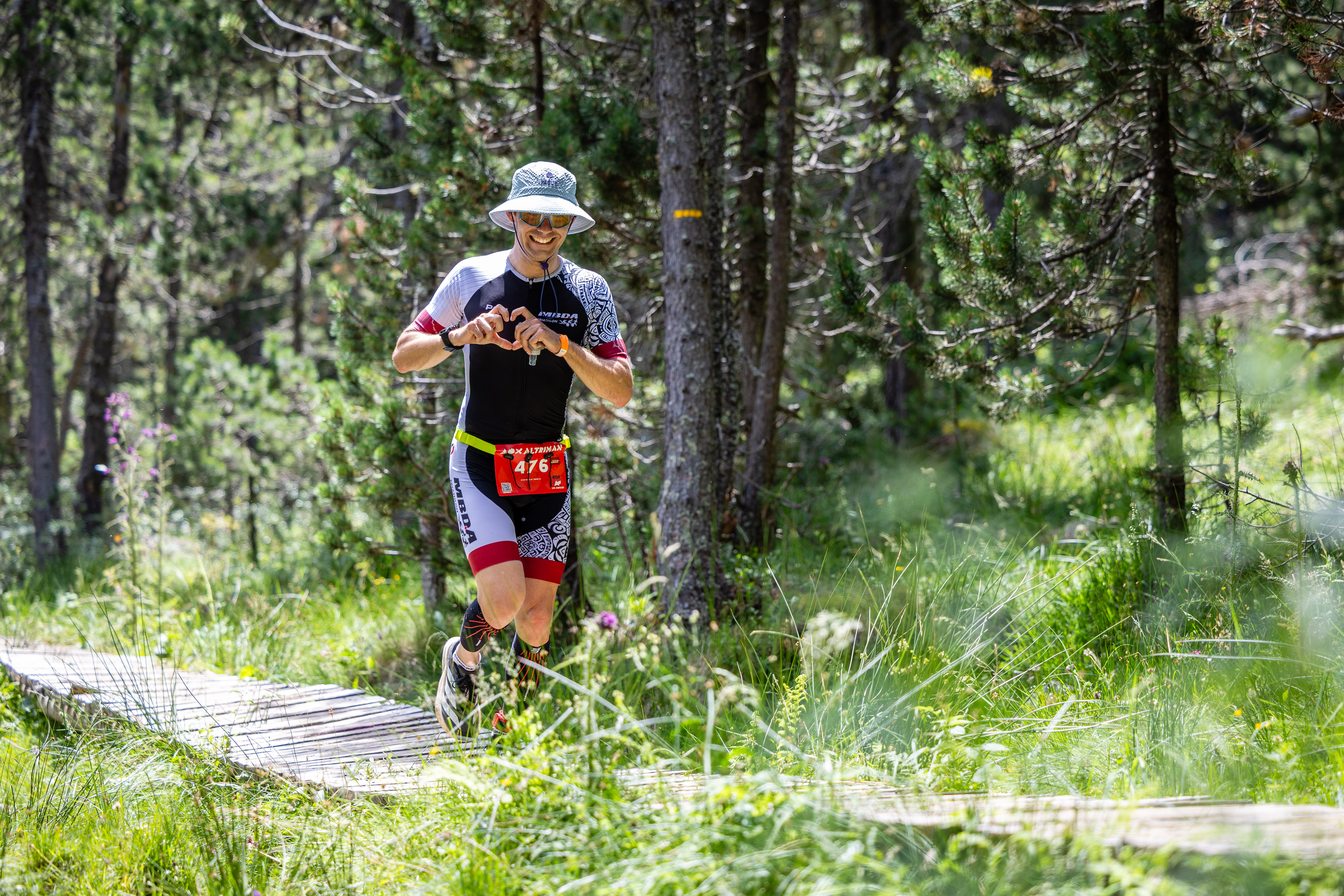 Coureur en course à pied lors de l'Altriman 2026 dans les Pyrénées