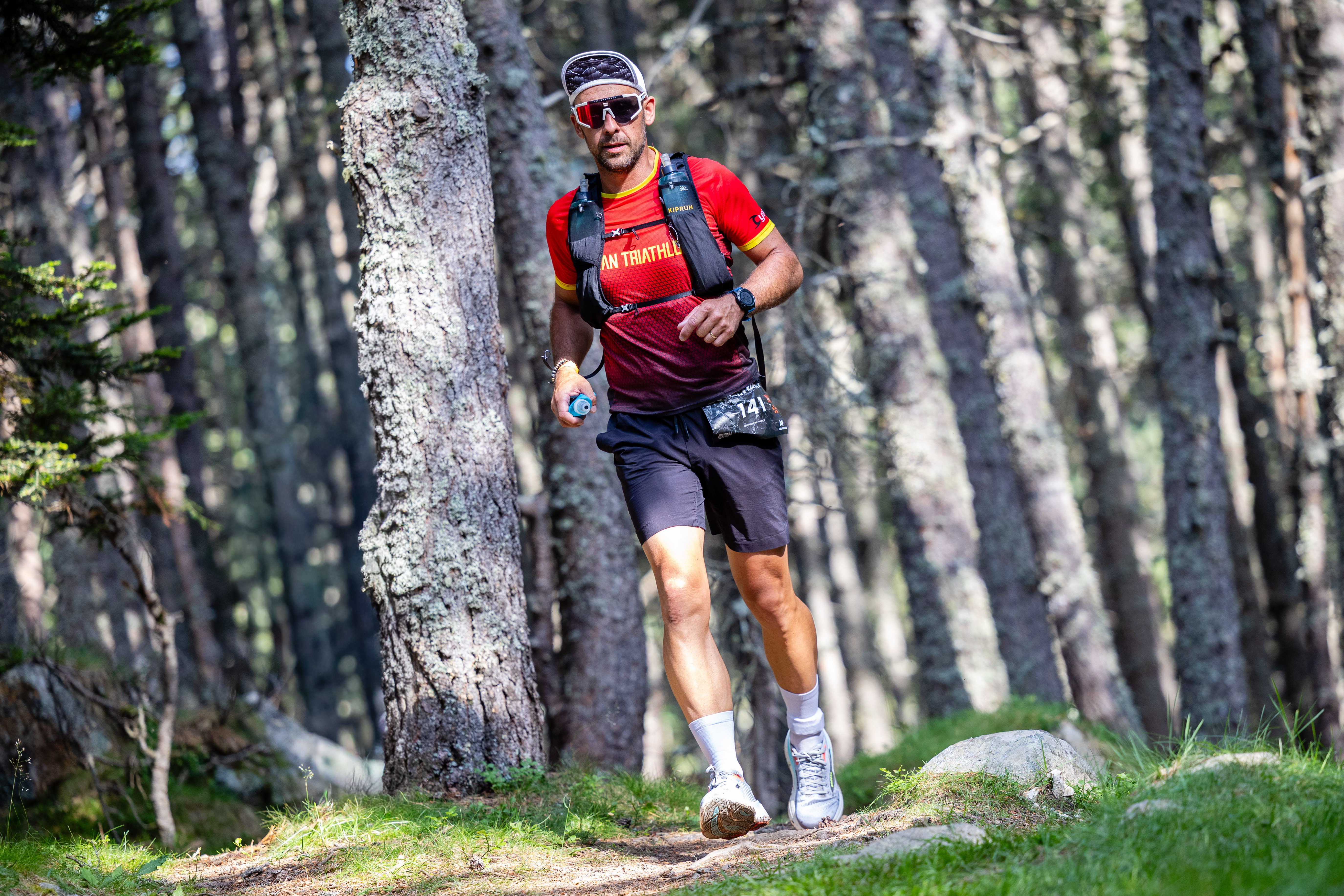 Finisher de l'Altriman 2026 à l'arrivée — reportage sportif Pyrénées Ariège