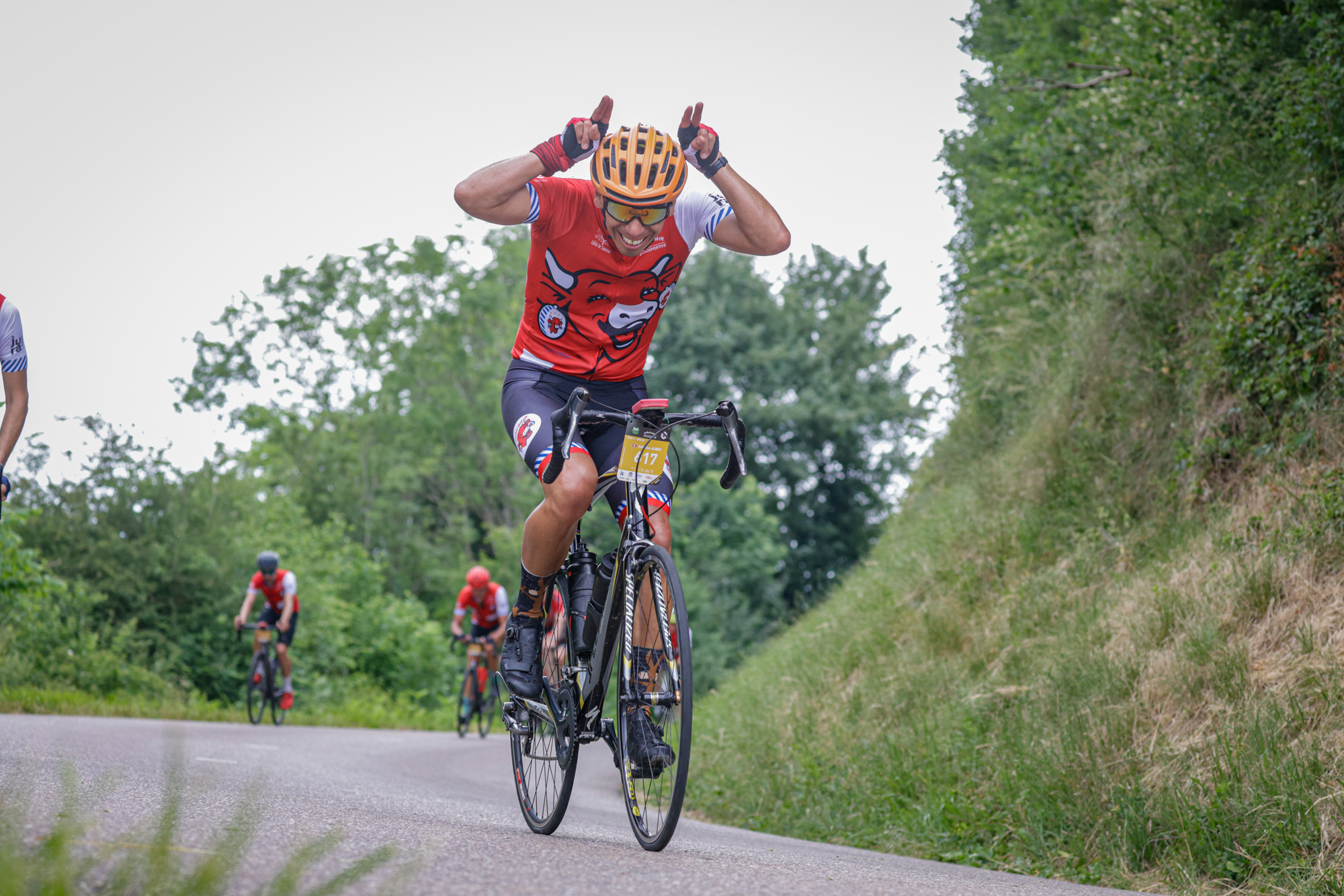 Cyclistes en plein effort sur la Cyclosportive La Vache qui Rit 2026